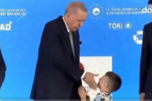 &lt;p&gt;Erdogan udario šamar dječaku pred kamerama&lt;/p&gt;