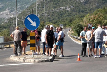 &lt;p&gt;Crmničani blokirali tunel Sozina&lt;/p&gt;