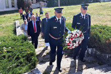 &lt;p&gt;Polaganje vijenaca na spomenik na Kapinom Polju&lt;/p&gt;