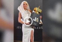 &lt;p&gt;Jelena Karleuša zamirisala na ”JA”&lt;/p&gt;