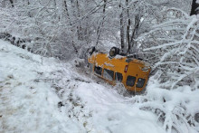 &lt;p&gt;Školski autobus sletio s puta&lt;/p&gt;