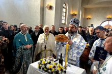 &lt;p&gt;VLADIKA METODIJE OSVEŠTAO SLAVSKI KOLAČ&lt;/p&gt;