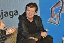 <p>Momčilo Bajagić Bajaga ukoričio svoje pjesme i uspomene</p>
