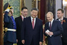 &lt;p&gt;Predsjednici Vladimir Putin i Si Đinping tokom susreta u Kremlju 8. maja 2025. Yuri Kochetkov/Pool via REUTERS&lt;/p&gt;