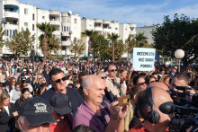 &lt;p&gt;S protesta u Ulcinju zbog smrti porodilje&lt;/p&gt;