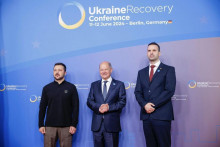 <p>Volodmir Zelenski i Milojko Spajić sa Olafom Šolcem u Berlinu (jun 2024)</p>