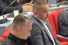 &lt;p&gt;Đurđević juče u sali SO Bijelo Polje (desno u civilu)&lt;/p&gt;