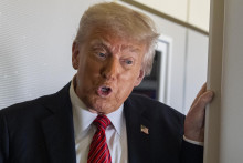 &lt;p&gt;Donald Tramp&lt;/p&gt;