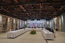 &lt;p&gt;Predstavnici delegacija Rusije, Ukrajine i Amerike na pregovorima u palati Dolmahbahče u Istanbulu, 16. maj, 2025.&lt;/p&gt;