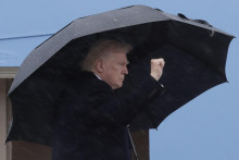 &lt;p&gt;Donald Tramp&lt;br&gt;
 &lt;/p&gt;