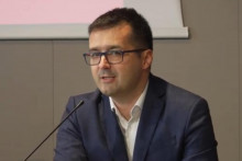 &lt;p&gt;dr Elvir Mučić&lt;/p&gt;
