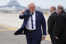 <p>DONALD TRAMP</p>