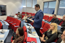 <p>Др Еровић и др Варагић недавно представили извјештаје о раду у локалном парламенту</p>