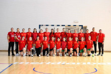&lt;p&gt;Ženska juniorska rukometna reprezentacija Crne Gore&lt;/p&gt;