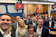 <p>Premijer Spajić i poslanici PES-a</p>