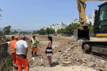 &lt;p&gt;Radnici Crnagoraputa izmještaju instalacije&lt;/p&gt;