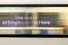 &lt;p&gt;Natpis u metro stanici u Londonu, jun 2025.&lt;/p&gt;