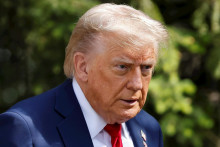 &lt;p&gt;Donald Tramp&lt;/p&gt;