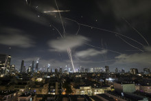&lt;p&gt;Izrael Iran&lt;/p&gt;