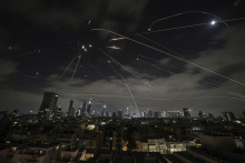 &lt;p&gt;Izrael Iran&lt;/p&gt;