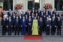 &lt;p&gt;Učesnici NATO samita kod holandskog kralja na večeri&lt;/p&gt;